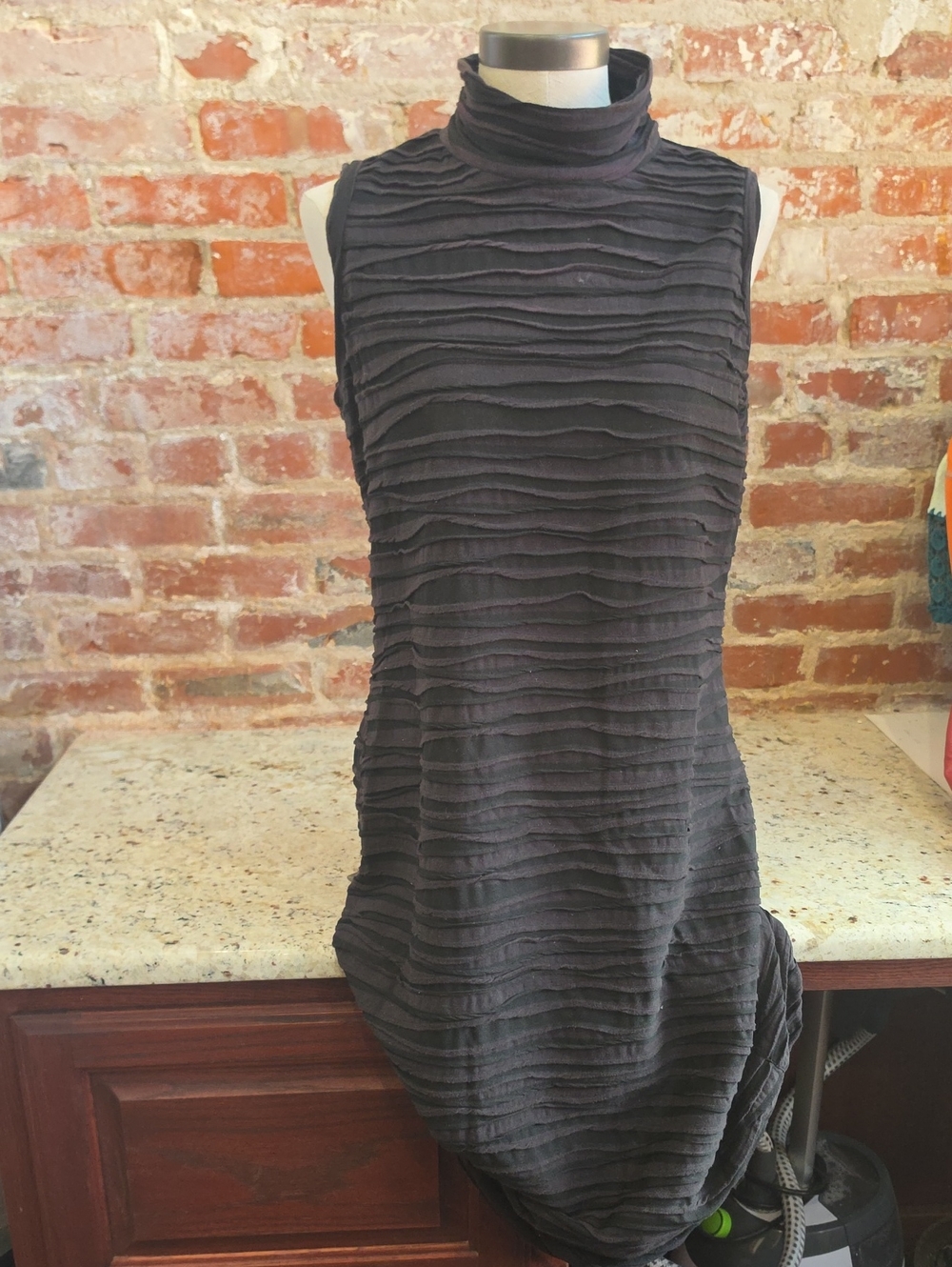 Sleeveless Fitted Dress - 1516